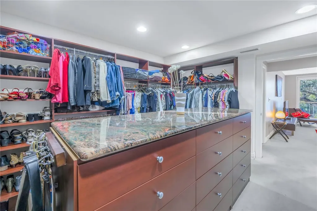838 Monterey Boulevard NE St Petersburg FL 33704