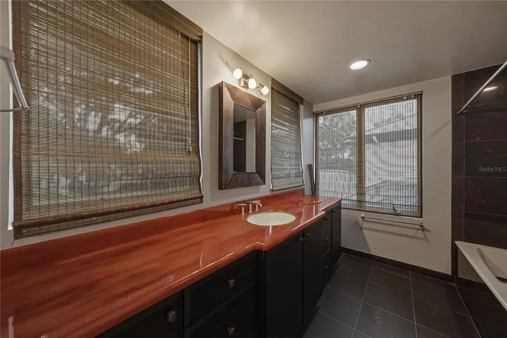 838 Monterey Boulevard NE St Petersburg FL 33704