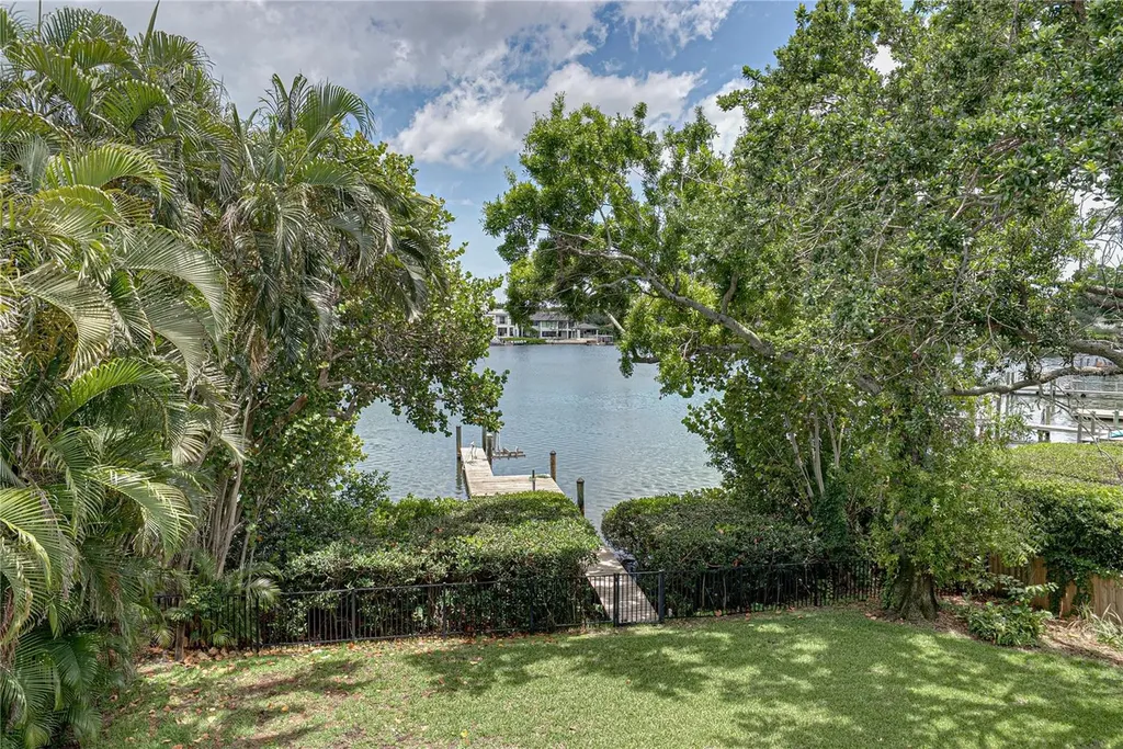 838 Monterey Boulevard NE St Petersburg FL 33704