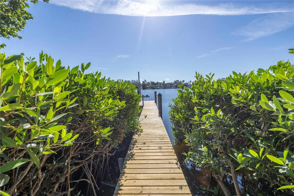 838 Monterey Boulevard NE St Petersburg FL 33704