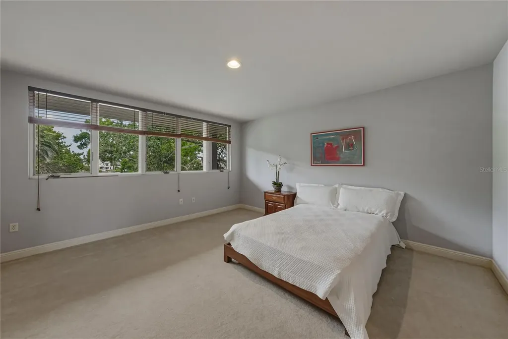 838 Monterey Boulevard NE St Petersburg FL 33704