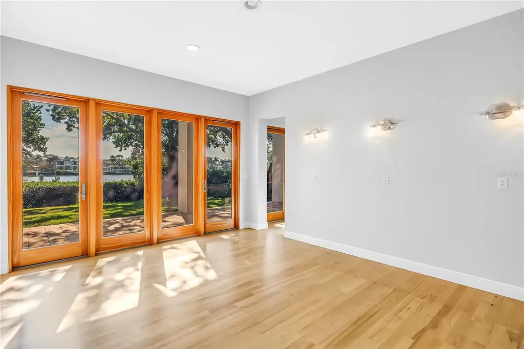838 Monterey Boulevard NE St Petersburg FL 33704