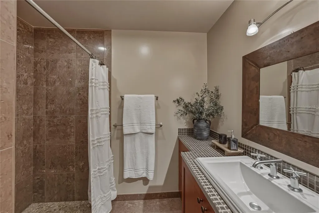 838 Monterey Boulevard NE St Petersburg FL 33704