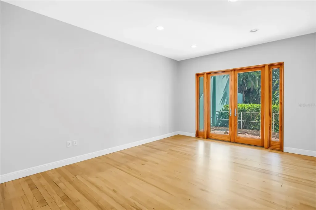 838 Monterey Boulevard NE St Petersburg FL 33704