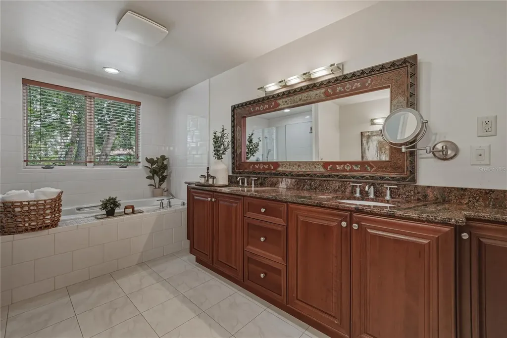 838 Monterey Boulevard NE St Petersburg FL 33704