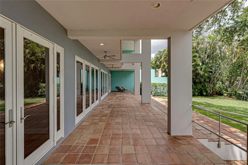 838 Monterey Boulevard NE St Petersburg FL 33704