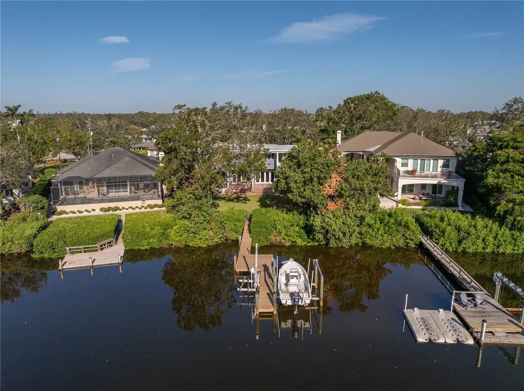 838 Monterey Boulevard NE St Petersburg FL 33704