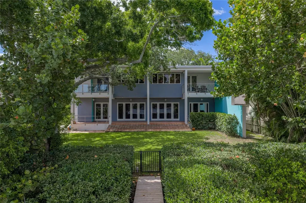 838 Monterey Boulevard NE St Petersburg FL 33704