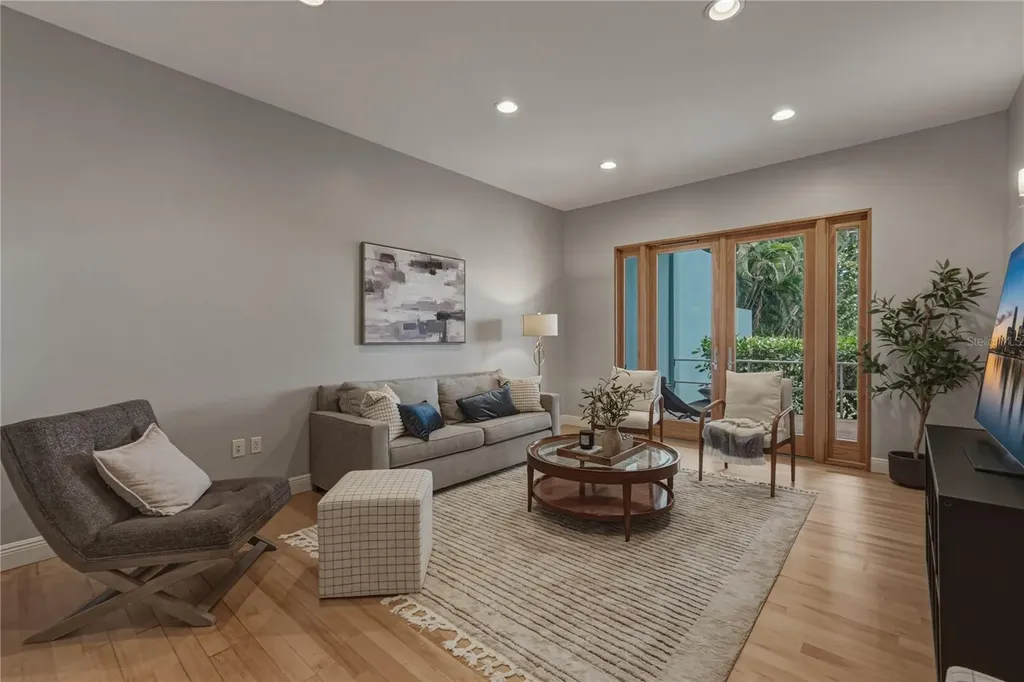838 Monterey Boulevard NE St Petersburg FL 33704