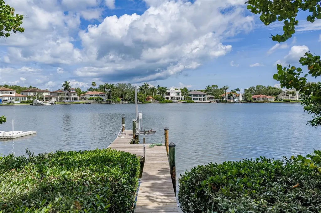 838 Monterey Boulevard NE St Petersburg FL 33704