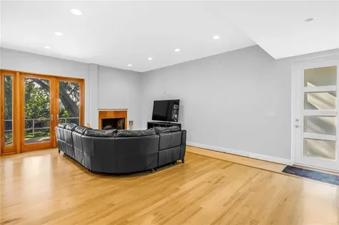 838 Monterey Boulevard NE St Petersburg FL 33704