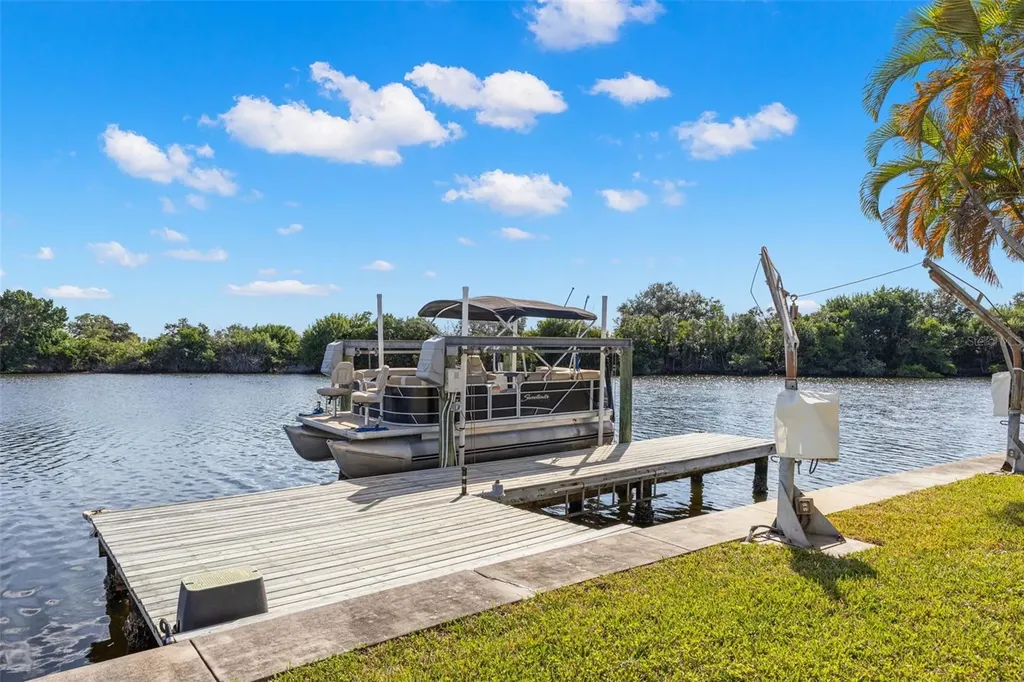 7013 Mount Piney Road NE St Petersburg FL 33702