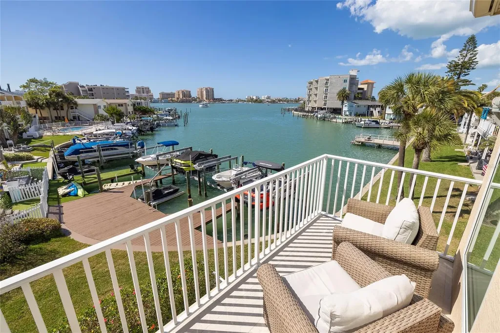 372 Larboard Way Clearwater Beach FL 33767