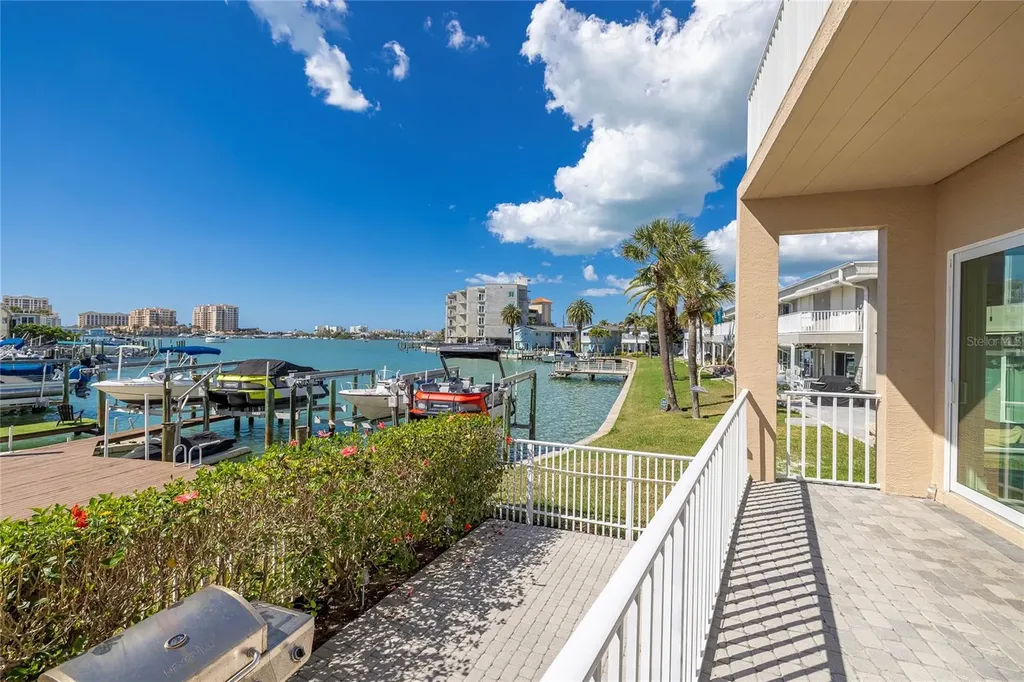 372 Larboard Way Clearwater Beach FL 33767