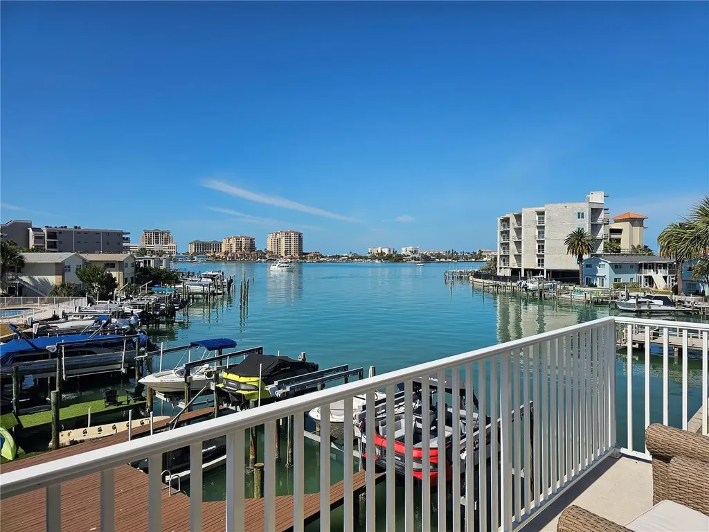 372 Larboard Way Clearwater Beach FL 33767