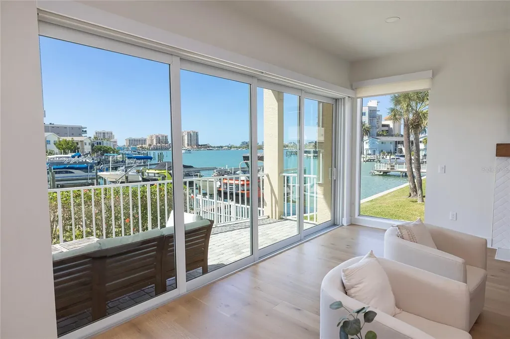 372 Larboard Way Clearwater Beach FL 33767