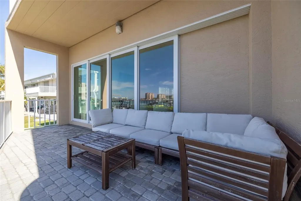 372 Larboard Way Clearwater Beach FL 33767