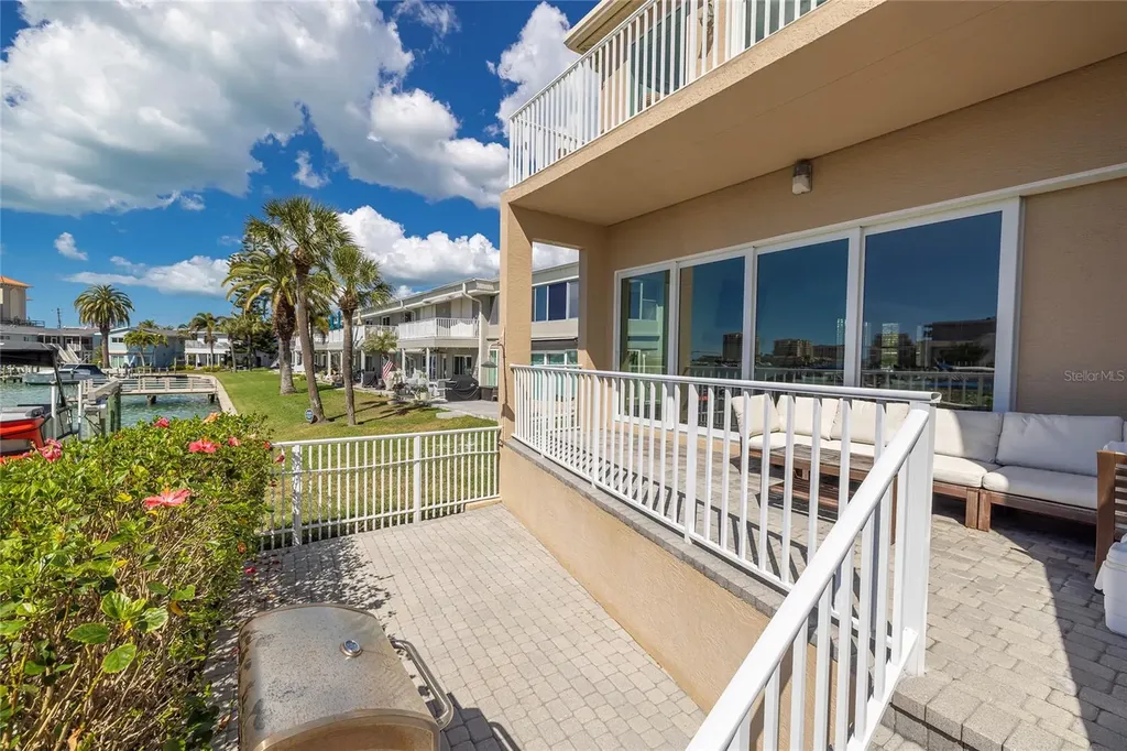 372 Larboard Way Clearwater Beach FL 33767