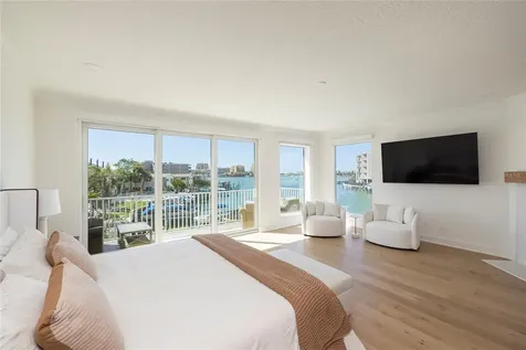 372 Larboard Way Clearwater Beach FL 33767