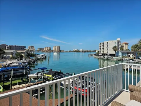 372 Larboard Way Clearwater Beach FL 33767