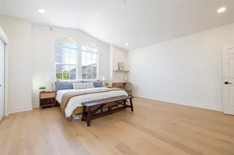 372 Larboard Way Clearwater Beach FL 33767