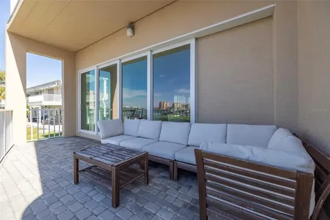 372 Larboard Way Clearwater Beach FL 33767