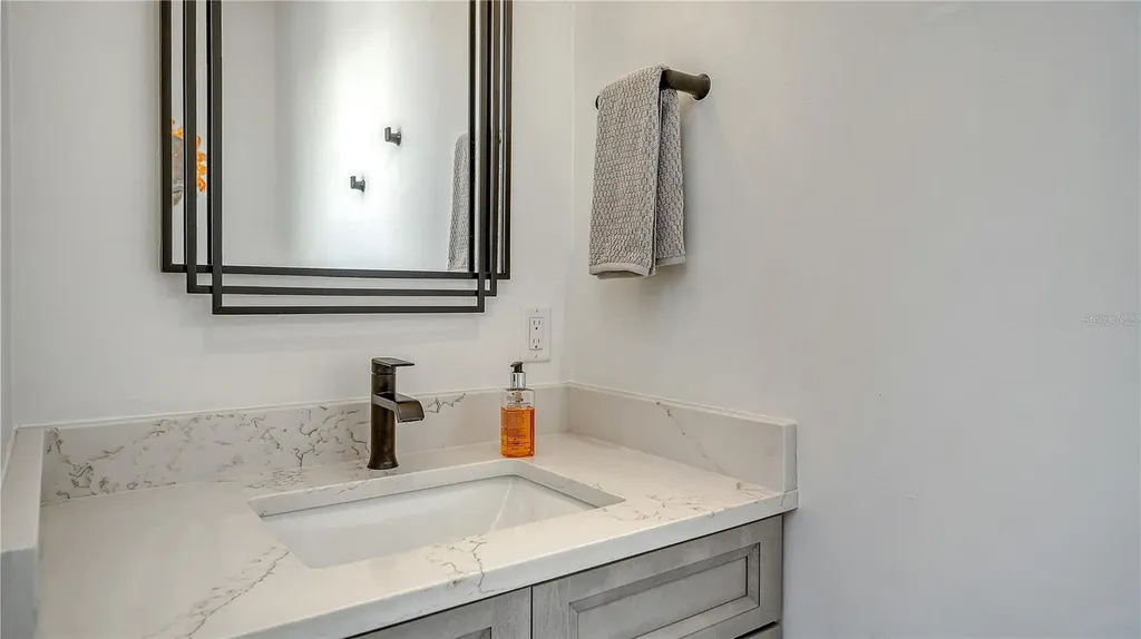 1659 Devonshire Lane Sarasota FL 34236