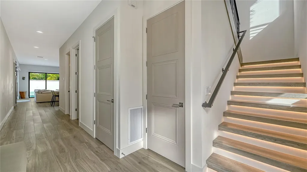 1659 Devonshire Lane Sarasota FL 34236