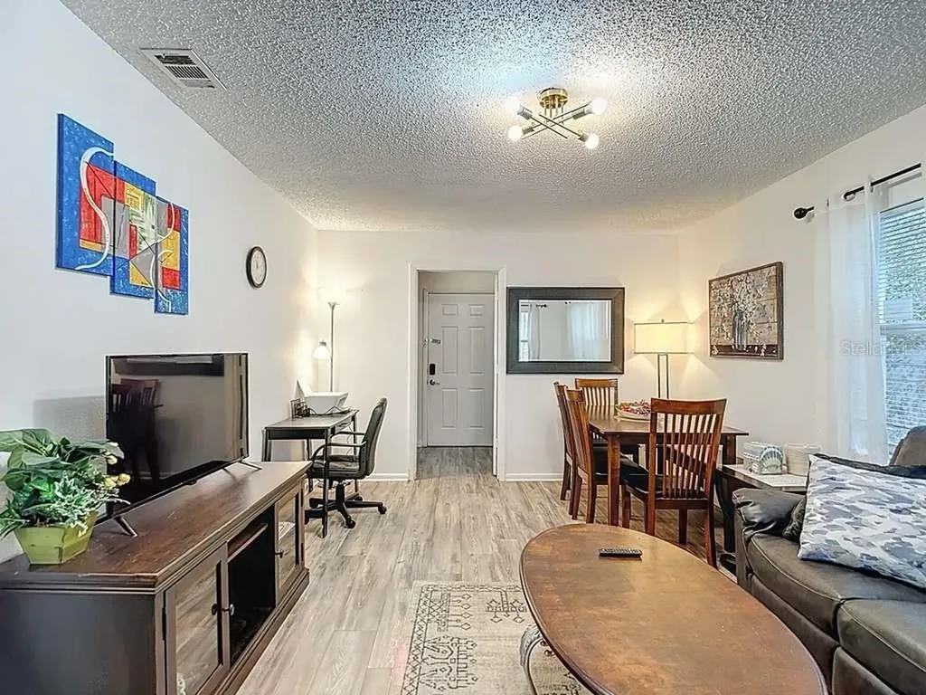 2520 W Saint John Street Tampa FL 33607