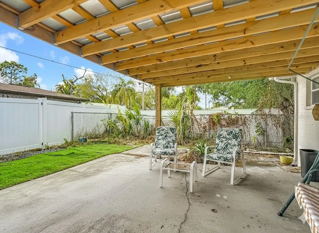 2520 W Saint John Street Tampa FL 33607