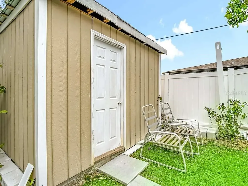 2520 W Saint John Street Tampa FL 33607