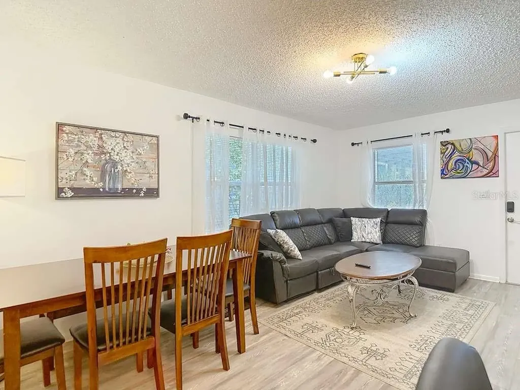 2520 W Saint John Street Tampa FL 33607