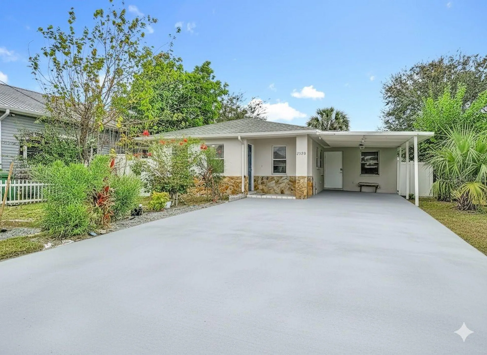2520 W Saint John Street Tampa FL 33607