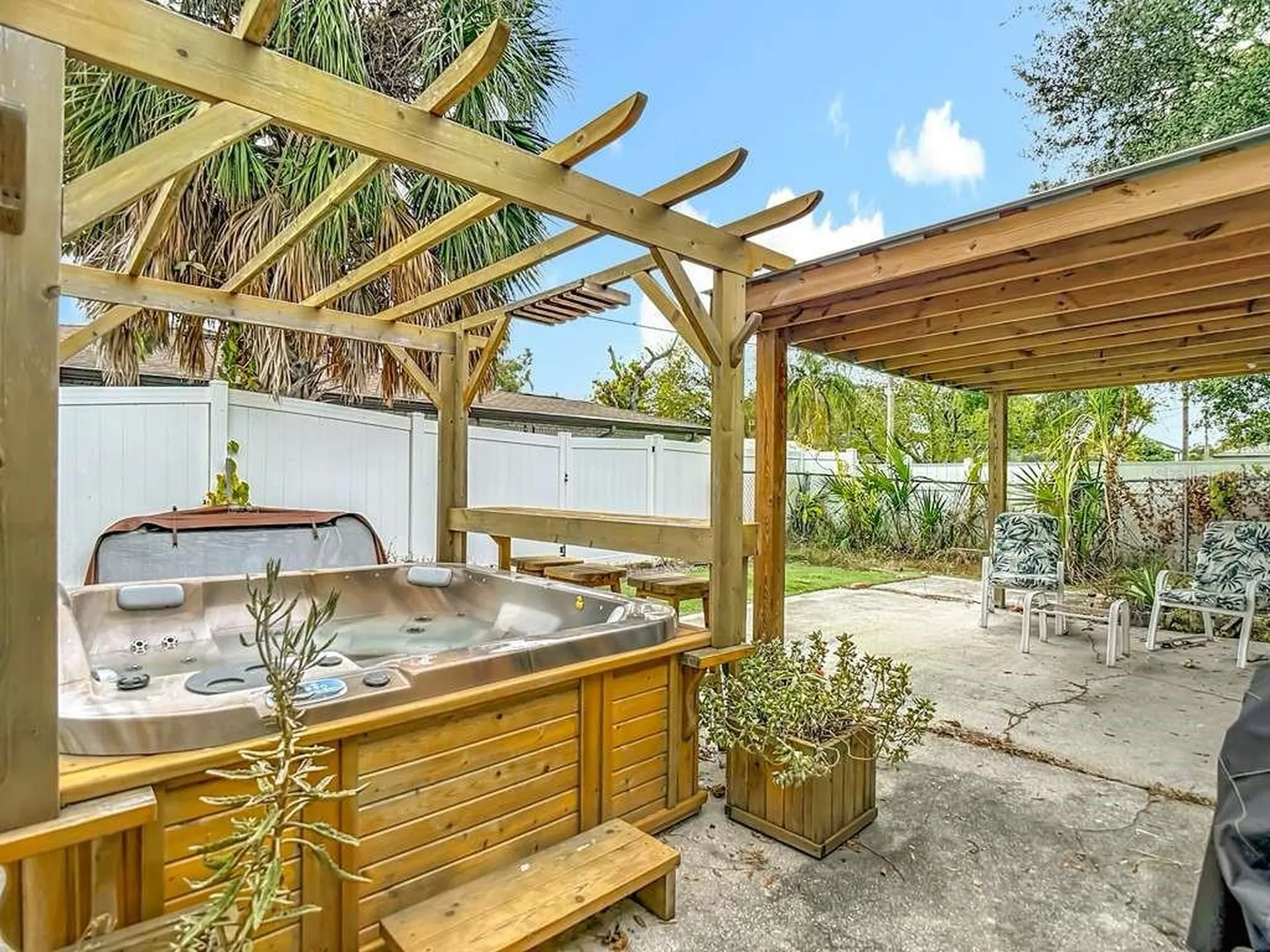 2520 W Saint John Street Tampa FL 33607