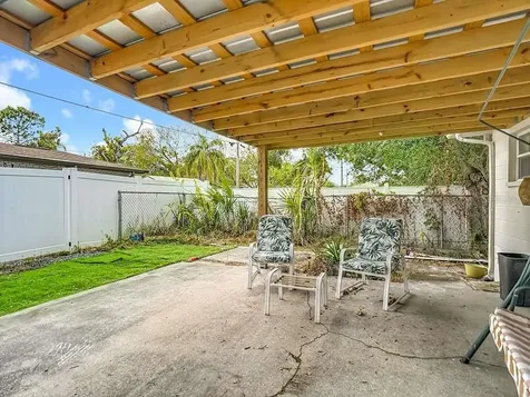 2520 W Saint John Street Tampa FL 33607