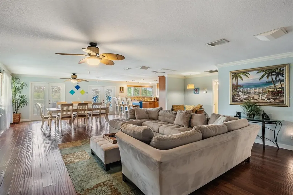 815 NW 2nd Avenue Ruskin FL 33570