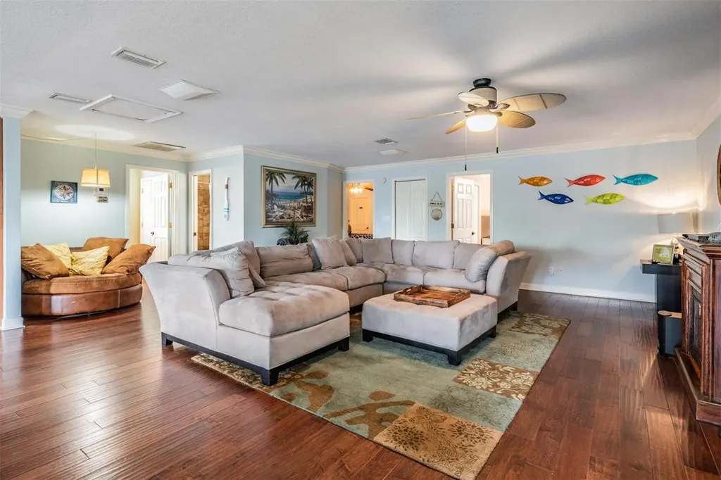 815 NW 2nd Avenue Ruskin FL 33570