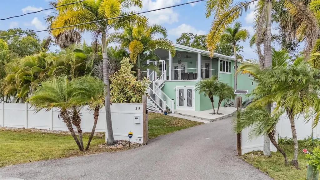 815 NW 2nd Avenue Ruskin FL 33570