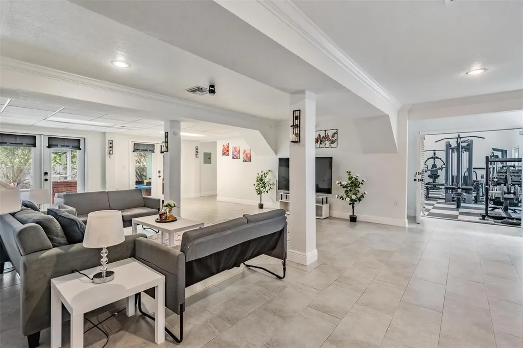 815 NW 2nd Avenue Ruskin FL 33570