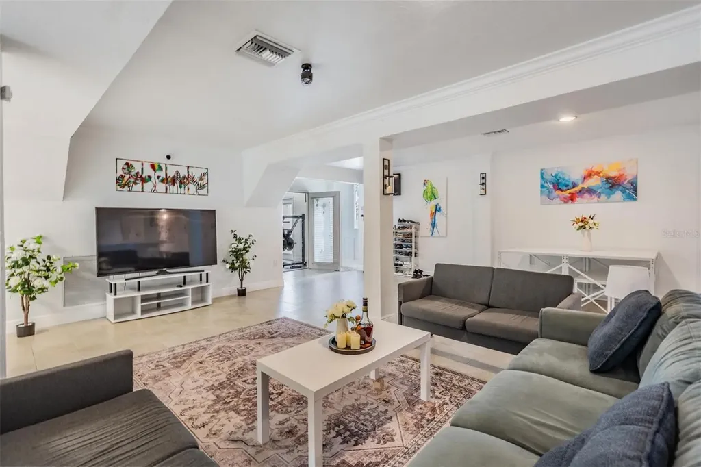 815 NW 2nd Avenue Ruskin FL 33570