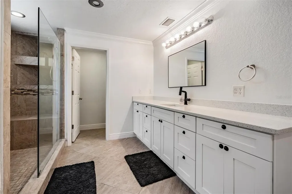 815 NW 2nd Avenue Ruskin FL 33570