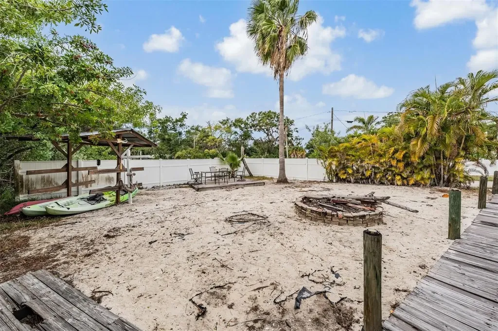 815 NW 2nd Avenue Ruskin FL 33570