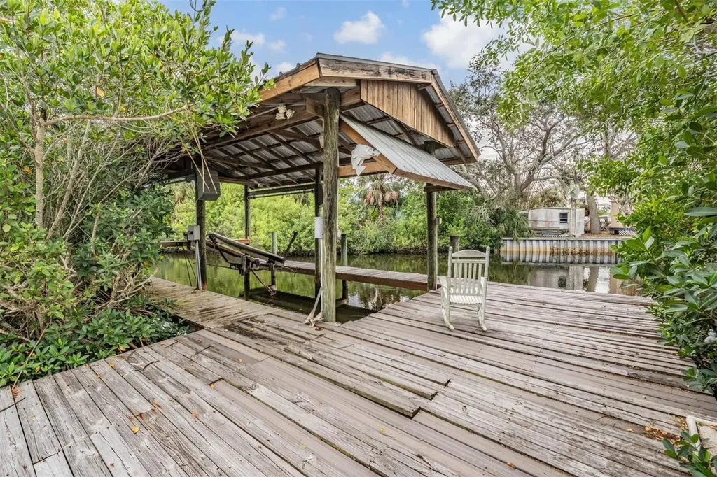 815 NW 2nd Avenue Ruskin FL 33570