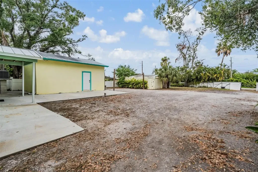 815 NW 2nd Avenue Ruskin FL 33570