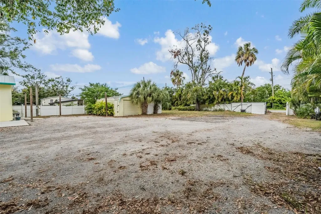 815 NW 2nd Avenue Ruskin FL 33570