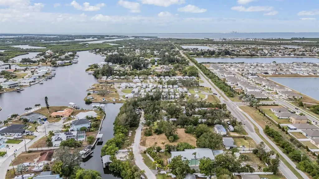 815 NW 2nd Avenue Ruskin FL 33570
