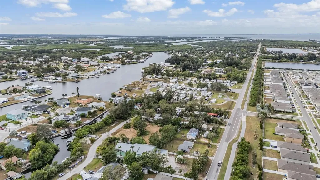 815 NW 2nd Avenue Ruskin FL 33570