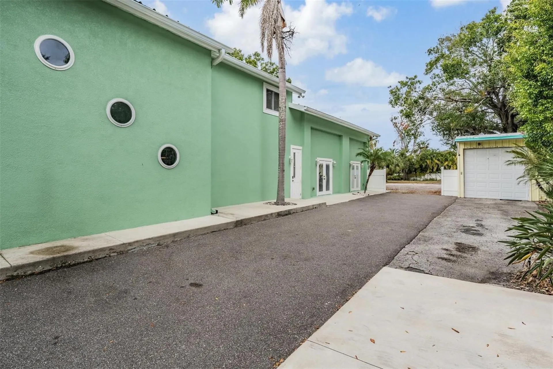 815 NW 2nd Avenue Ruskin FL 33570