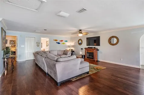 815 NW 2nd Avenue Ruskin FL 33570