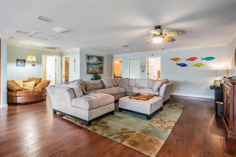815 NW 2nd Avenue Ruskin FL 33570